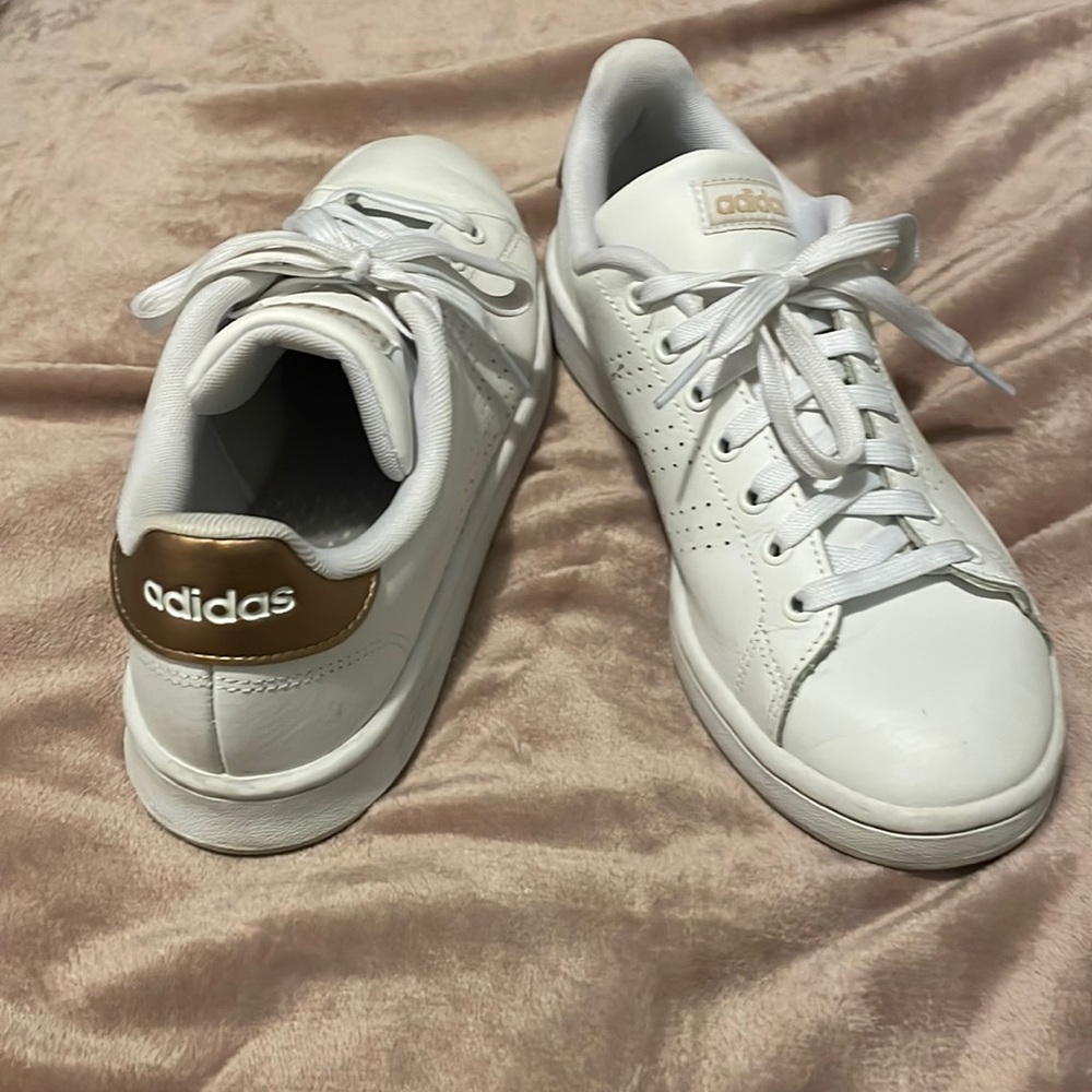 EUC Adidas Stan Smith in white with bronze accent. Size US 7.5M.